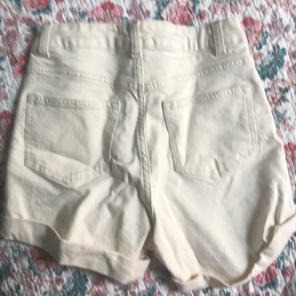 White  short  Zero - Picture 3 of 3